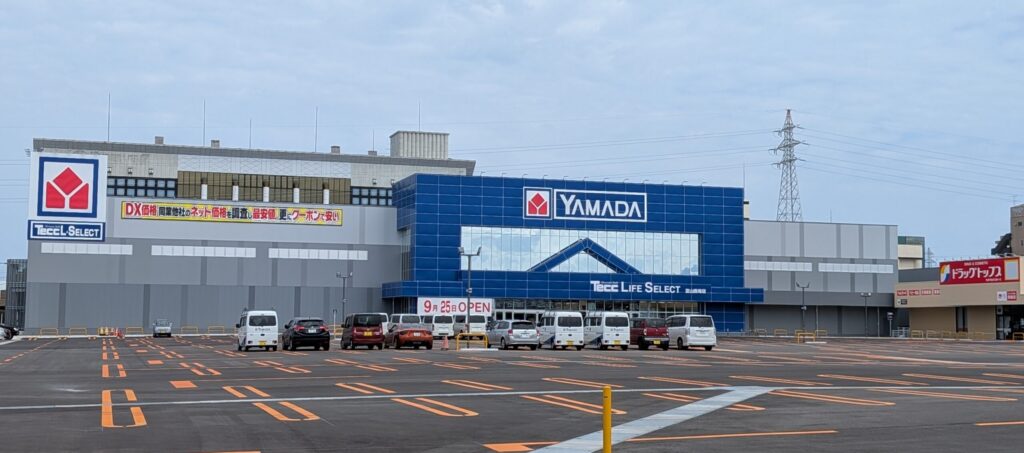 ヤマダデンキ Tecc LIFE SELECT 富山掛尾店（アクロスプラザ富山掛尾・9/25開業）外観