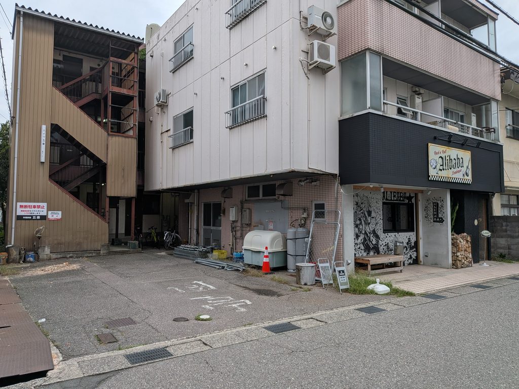 ALIBABA駐車場