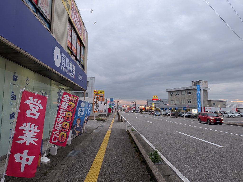 買取大吉田中町店前面道路2