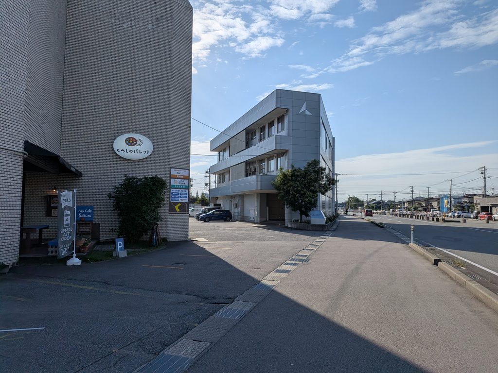 Sky-Cafe-Sakura前面道路西側
