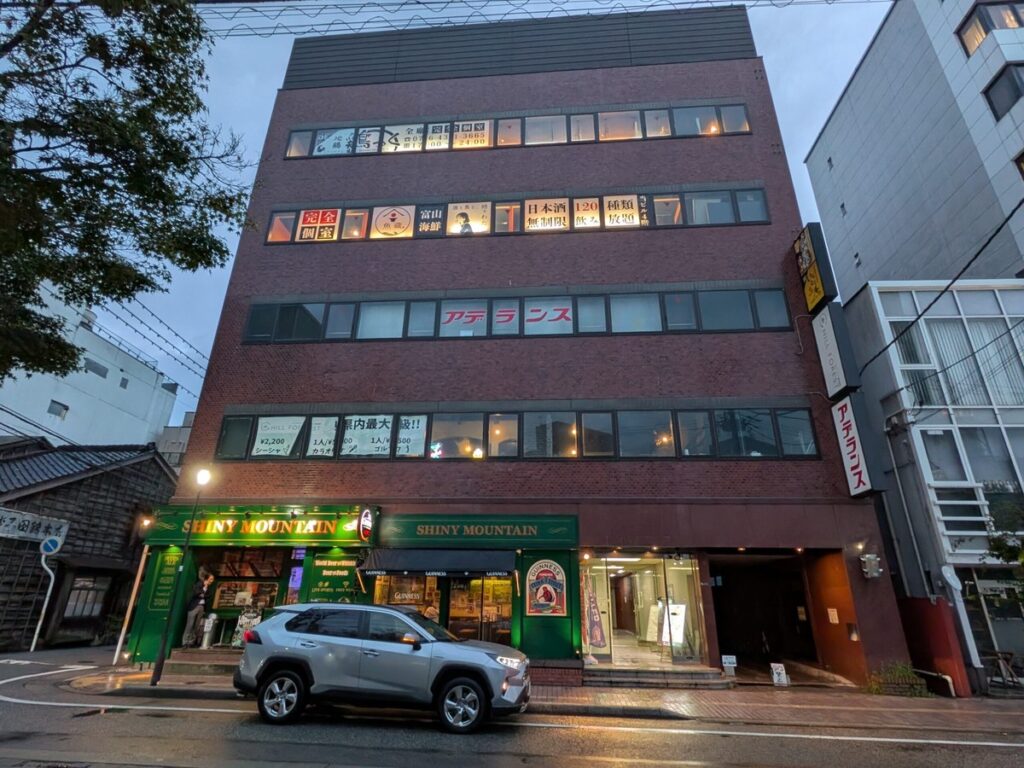 魚蔵-富山駅建物
