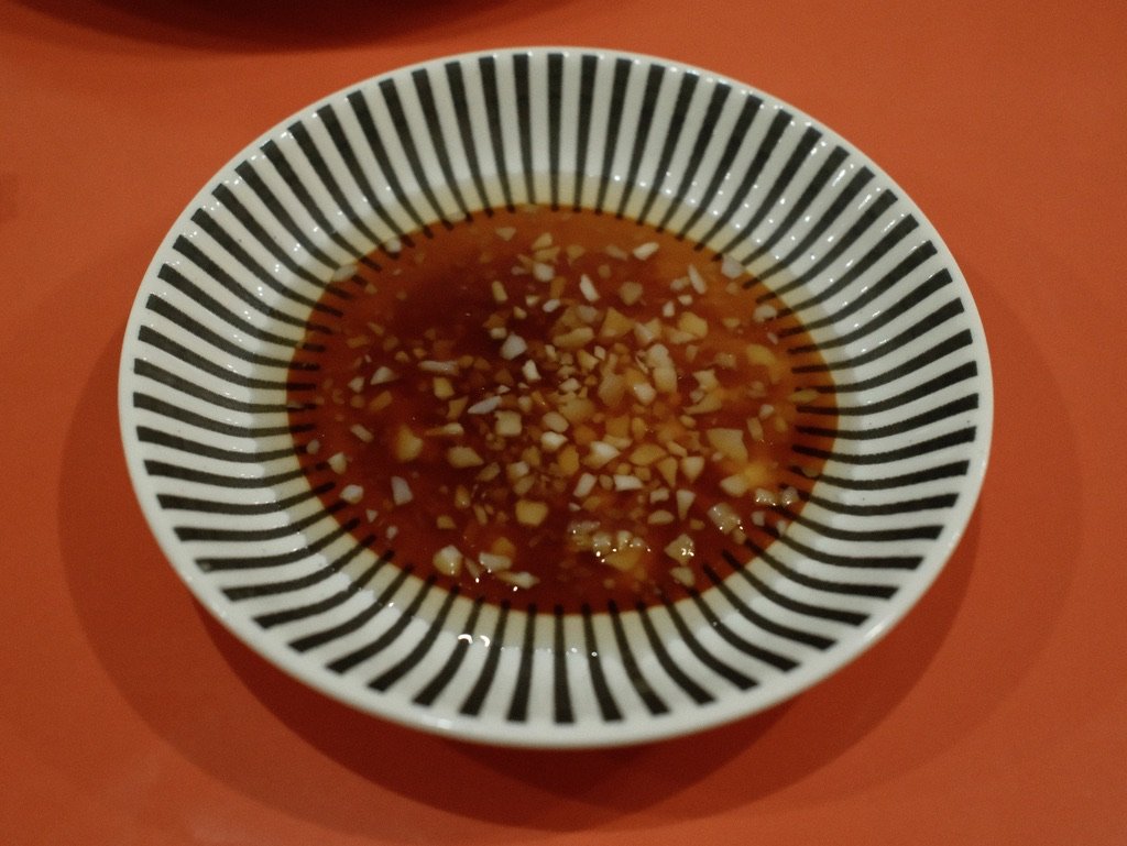 餃子会館 桜町支店 醤油・酢・にんにくのたれ