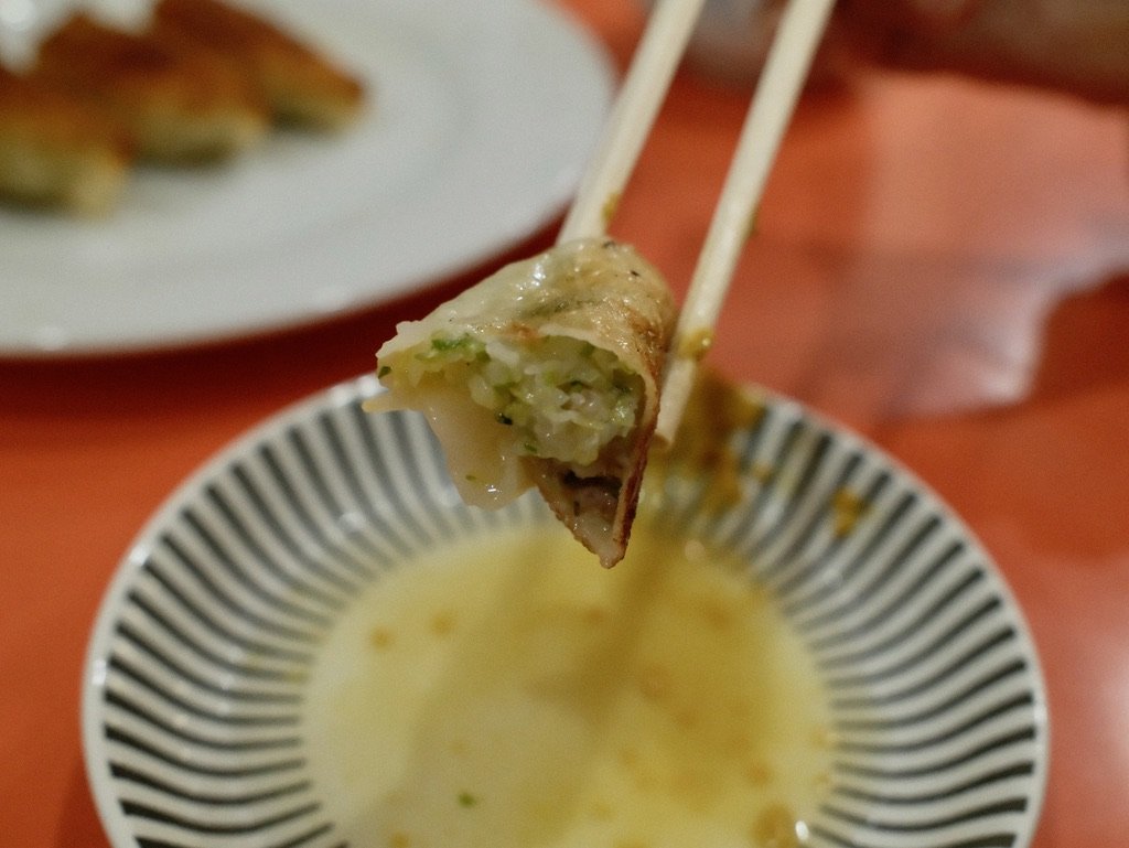 餃子会館 桜町支店 餃子の断面(野菜たっぷりの具)