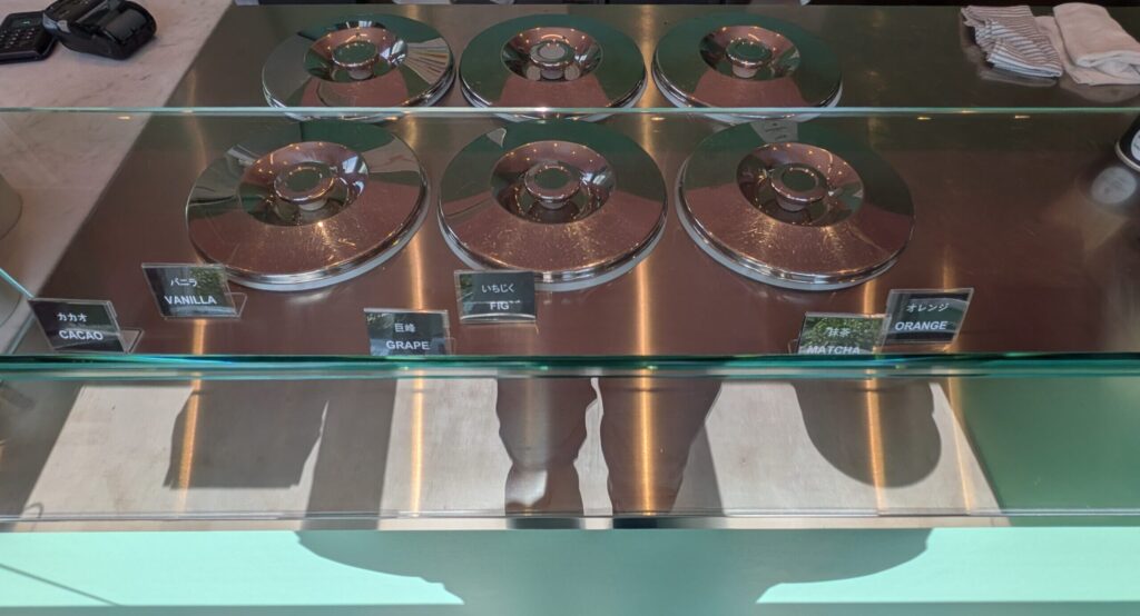 imizutto ICE CREAM店内