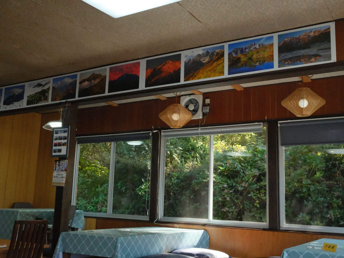 ドライブイン剣 店内