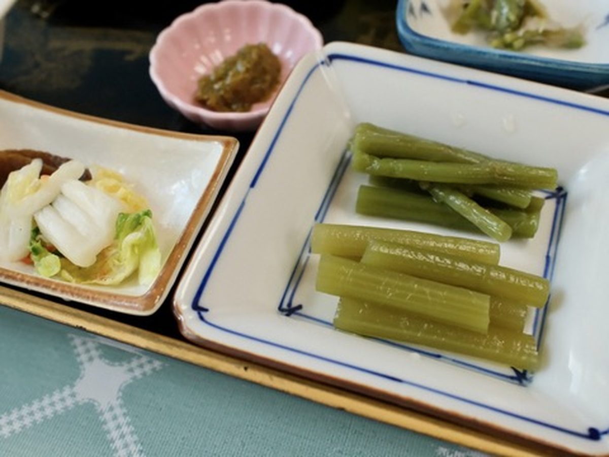 ドライブイン剣 山菜定食の小鉢(ふき)