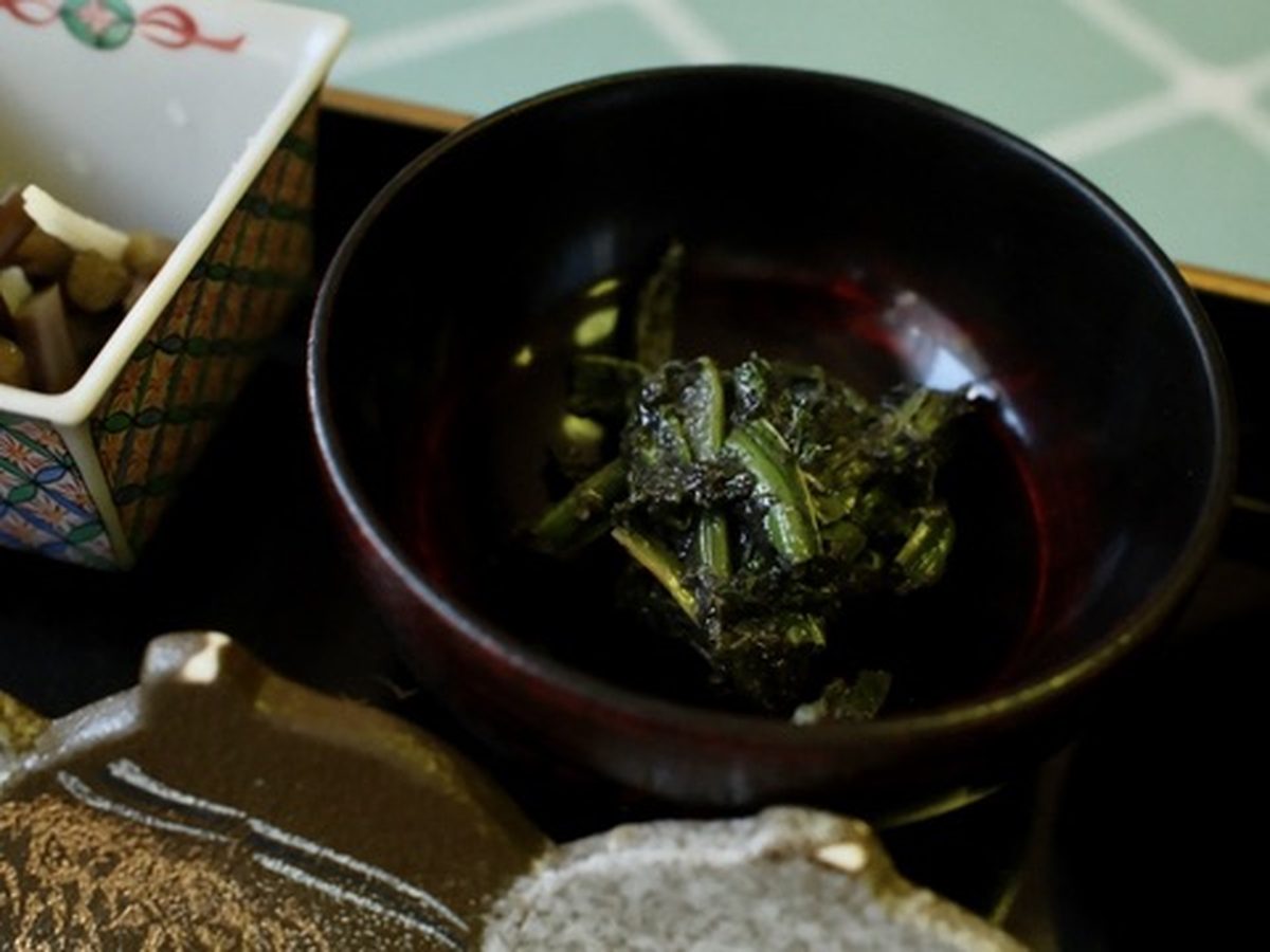 ドライブイン剣 山菜定食の小鉢