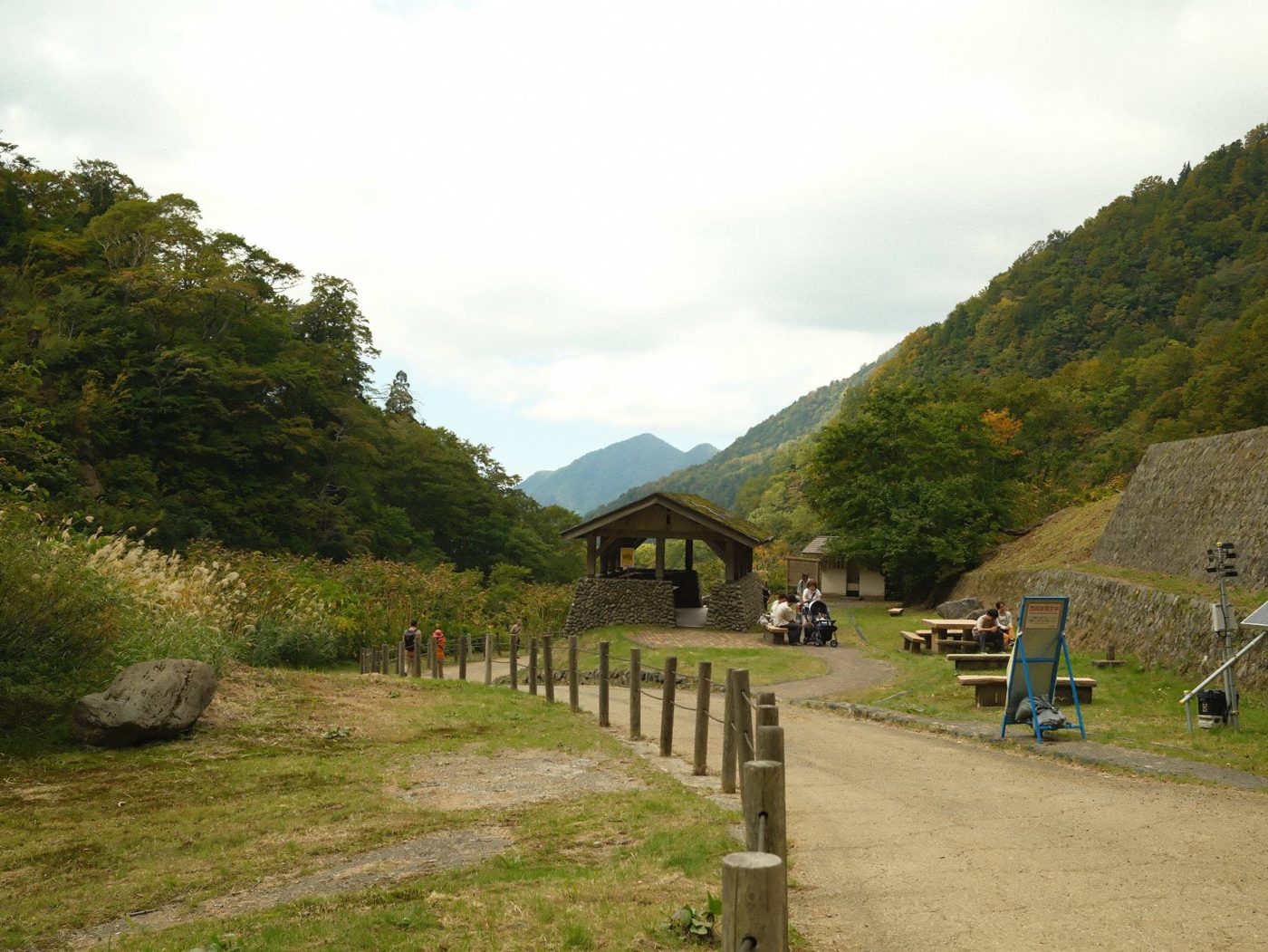 称名平の休憩広場