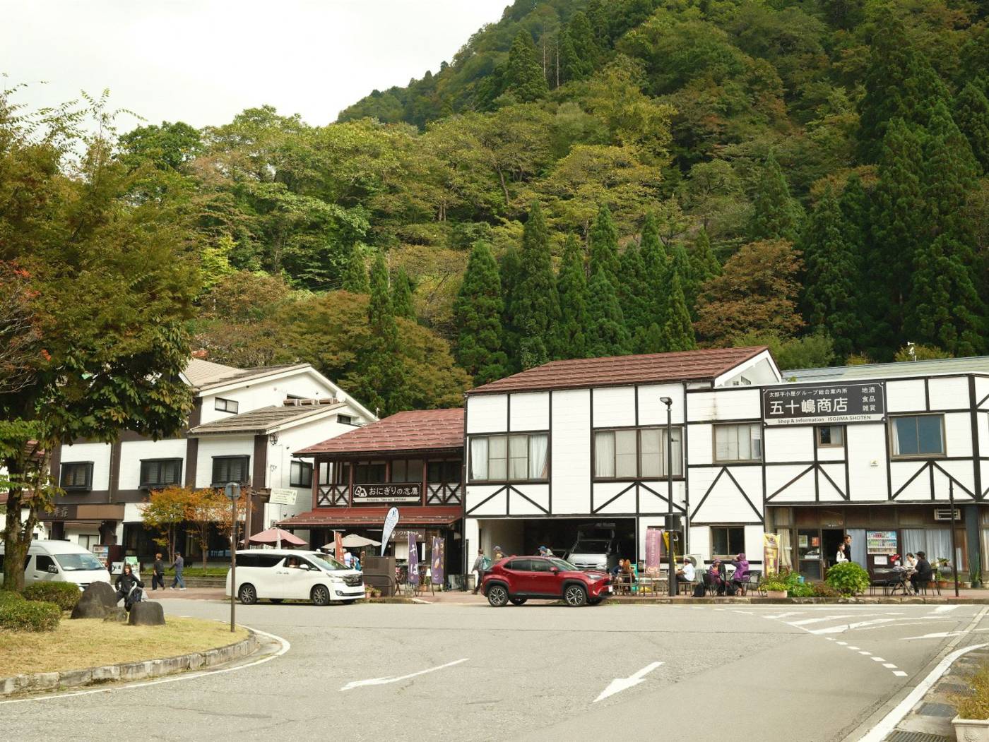立山駅前の通り