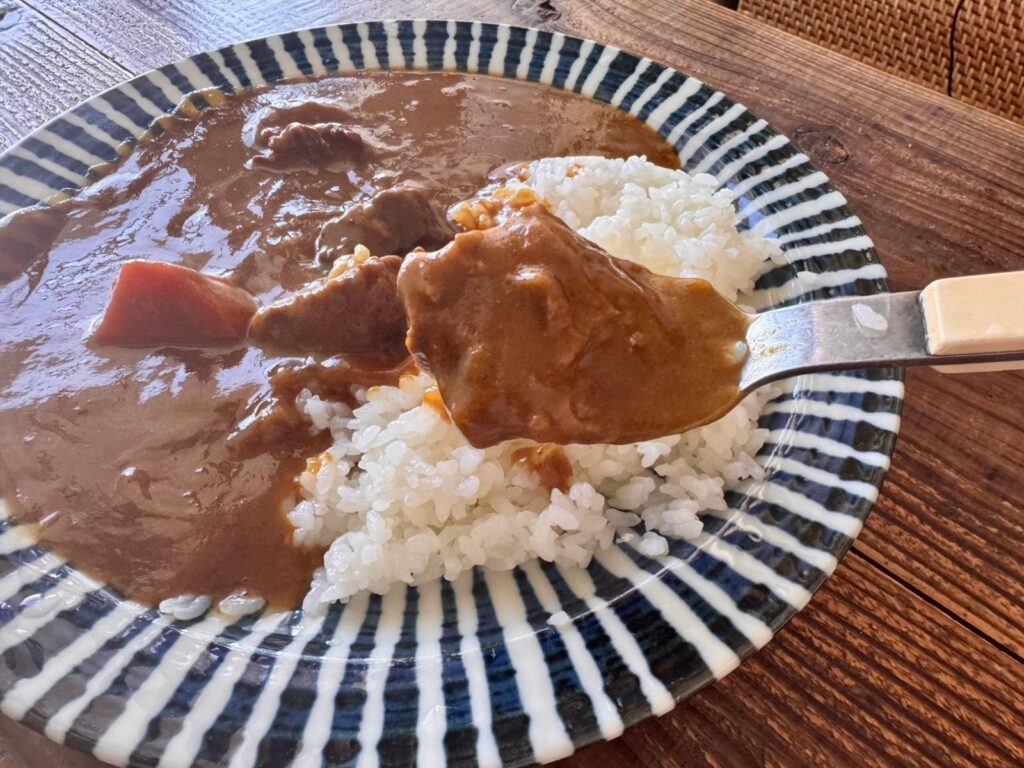 まるぜん精肉のビーフカレー 大きめの牛肉