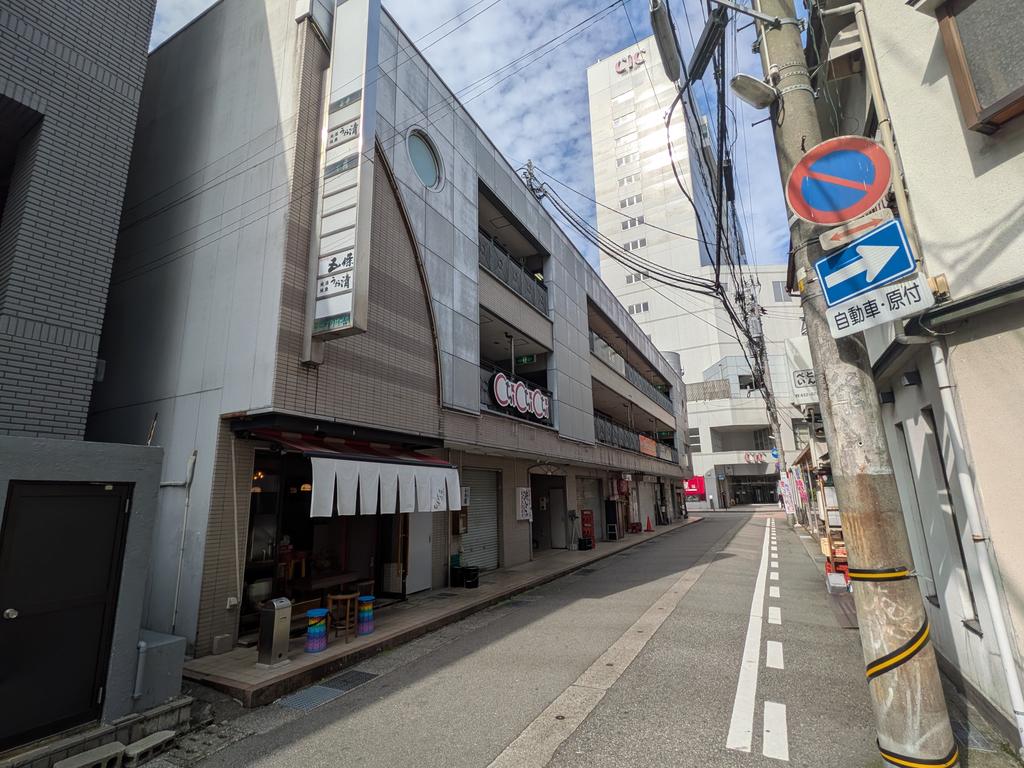 VAMOS bar&small pizza&PoTeTo建物
