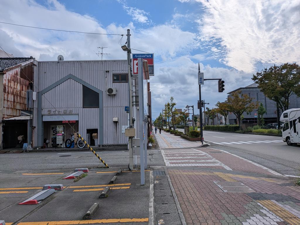 ZOOX SOGAWA前面道路
