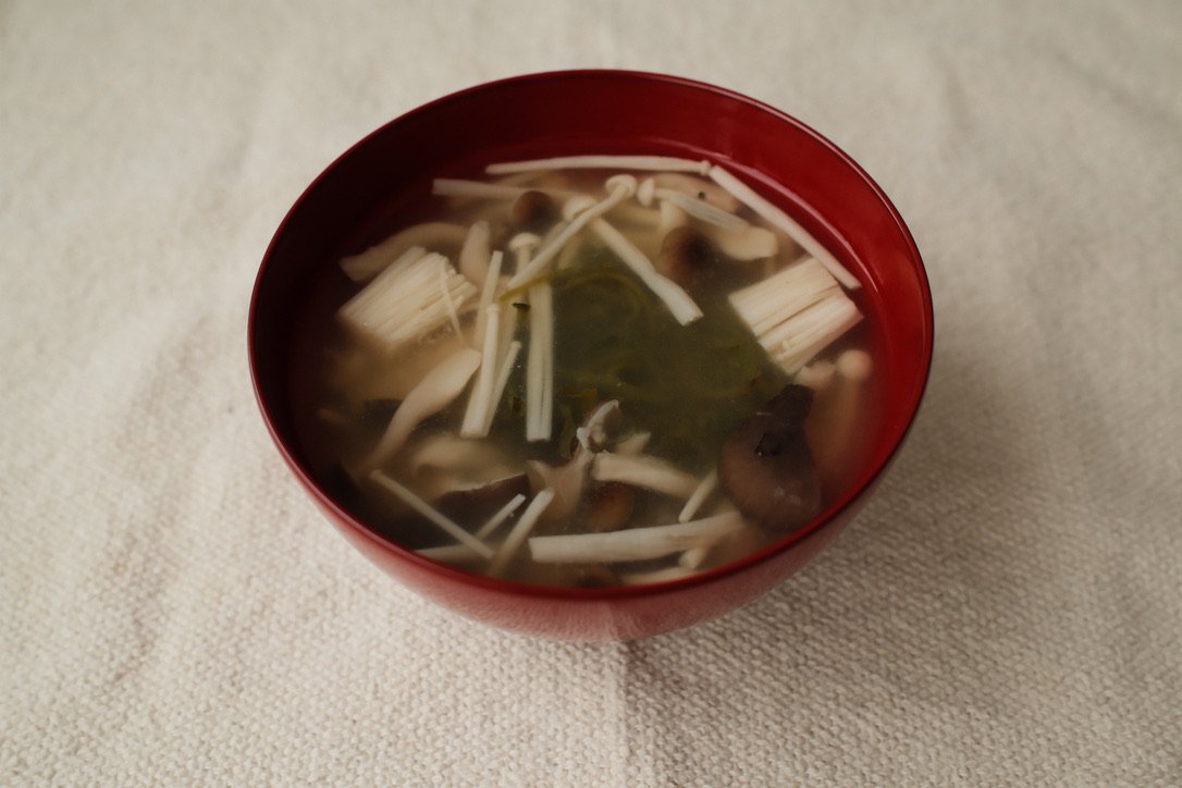 新村こうじみそ 二代目こうじ屋味噌の味噌汁 えのきとしめじ