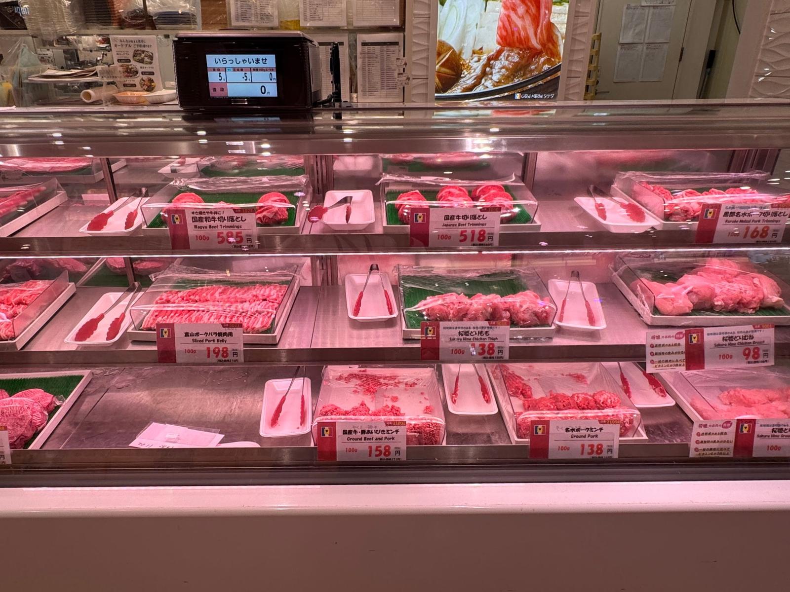 グランマルシェタケダ 精肉のケース(切り落とし・ミンチ・鶏肉)