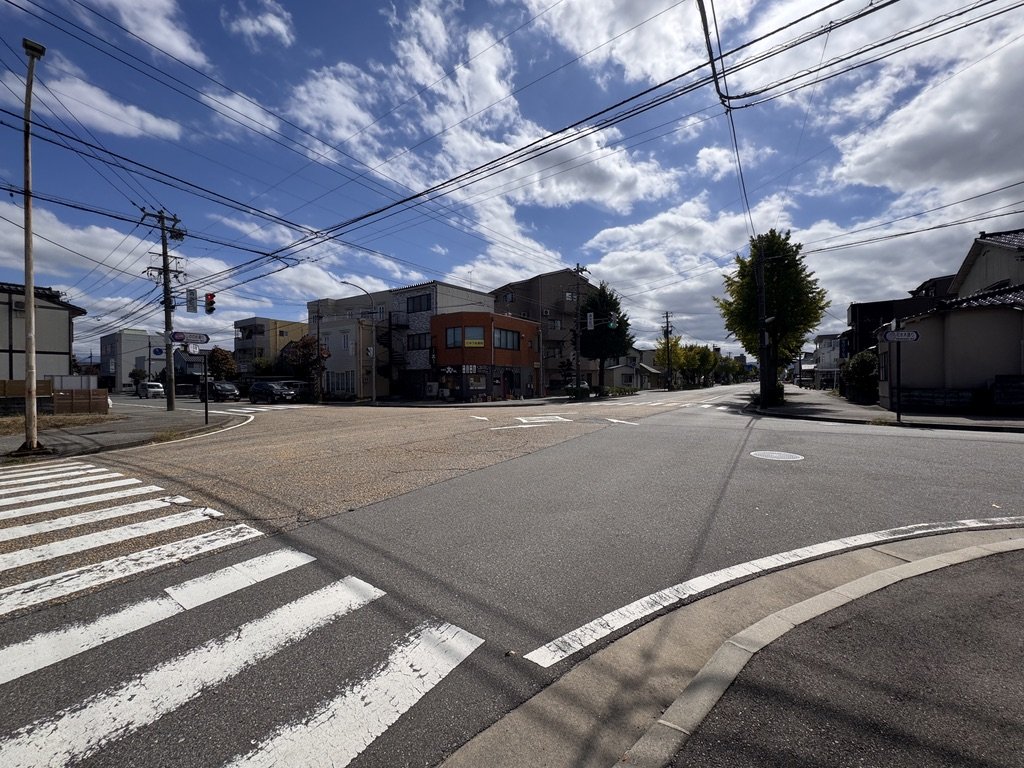 東京亭 清水店 近くのしののめ通りと花水木通りの交差点