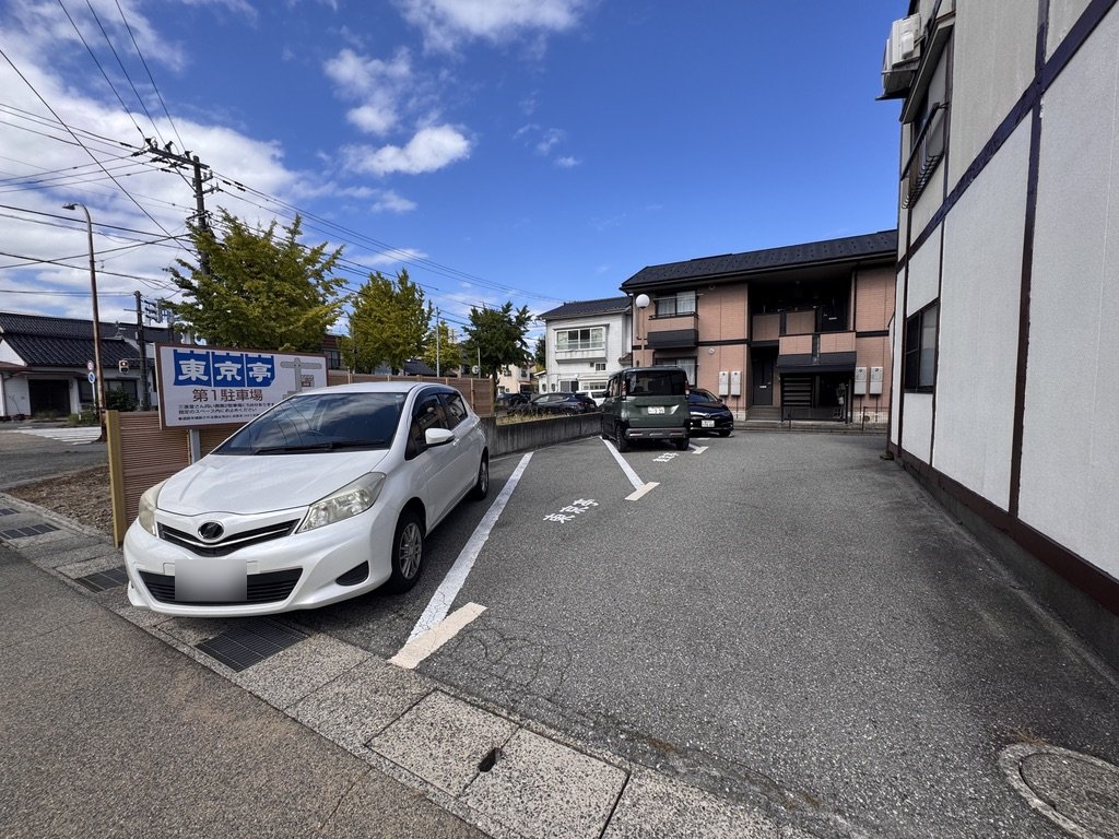 東京亭 清水店 第1駐車場（店の横）