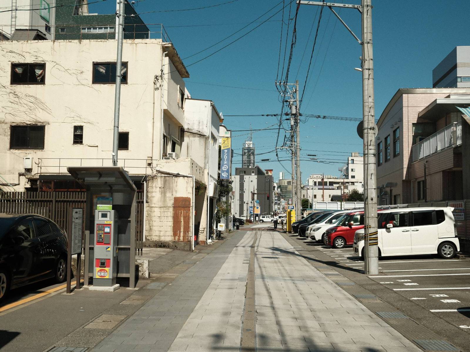 野花そば処 つるや本店 近くの総曲輪の通り（サンロード田中の看板）