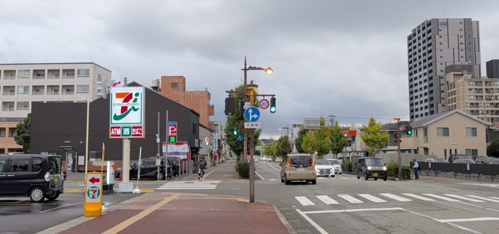 セブンイレブン-富山宝町２丁目店前面道路