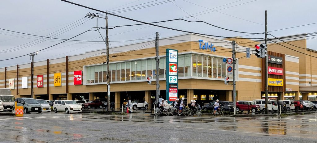 魅力屋建物