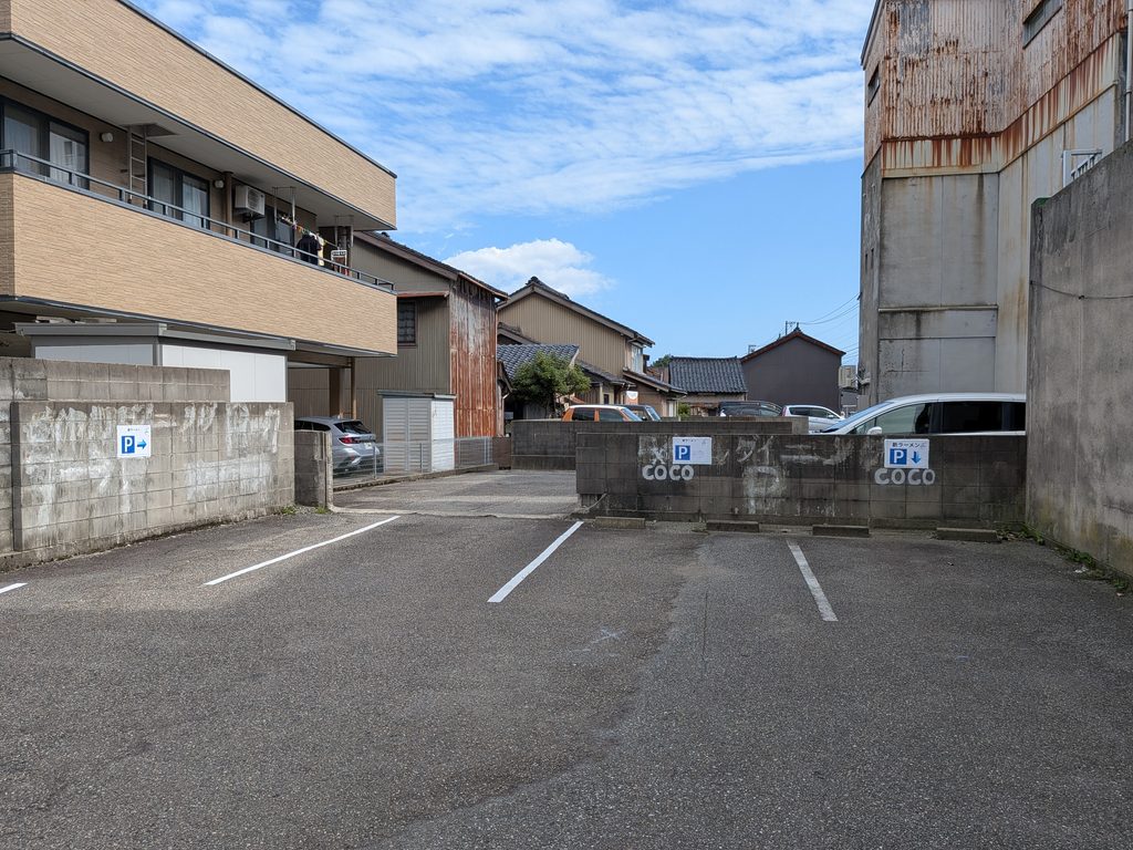 新ラーメン駐車場